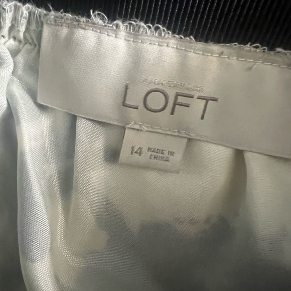 Loft by Ann Taylor ladies skirt size 14. Good condition. Elastic waist zipper - Picture 7 of 9